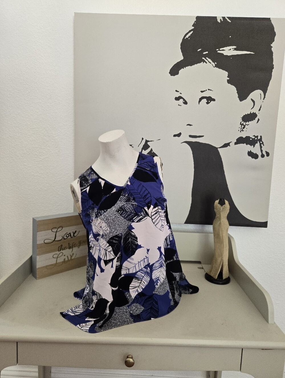 NWT Womens Alfani Sleeveless V-Neck Leaf Print Tank Top in Blue and White Size 2
